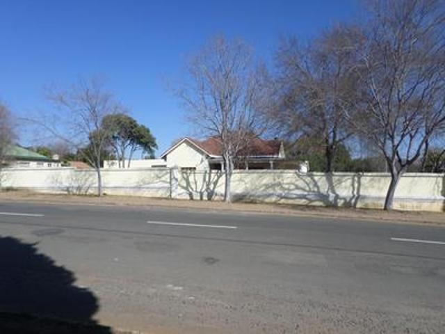 4600m² stand with large house in cbd