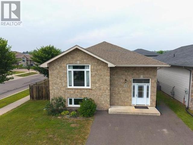 461 Longbow St, Thunder Bay, ON, P7G 0A5 house for sale | Listing ID TB2602 | Royal LePage