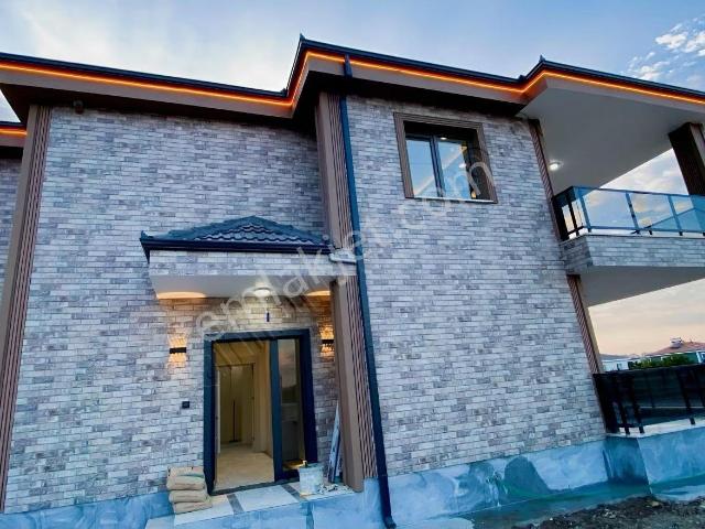 462m2 Bahçeli 4+1 220m2 Ultra Lüks Villa