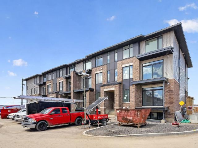 Ottawa, ON K1T 3W6 4639 Bank Street 101