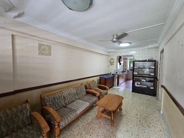 463 Ang Mo Kio Avenue 10 HDB Apartment For Sale, $430,000, 2 Bed 2 Bath 721 sqft $596.00 psf