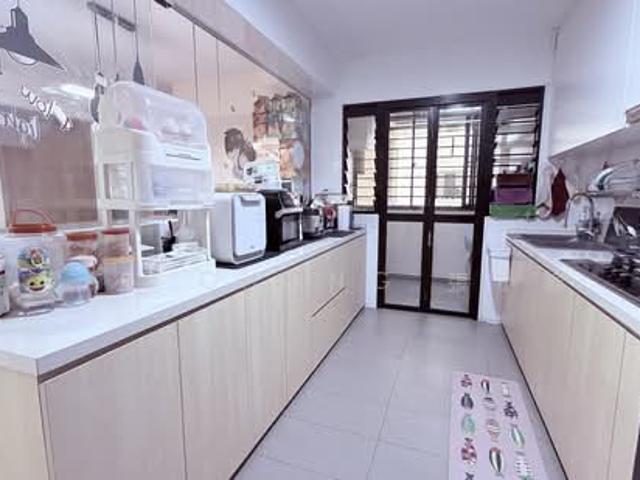 463A Bukit Batok Street 41 HDB Apartment For Sale, $820,000, 3 Bed 2 Bath 1,216 sqft $674.00 psf
