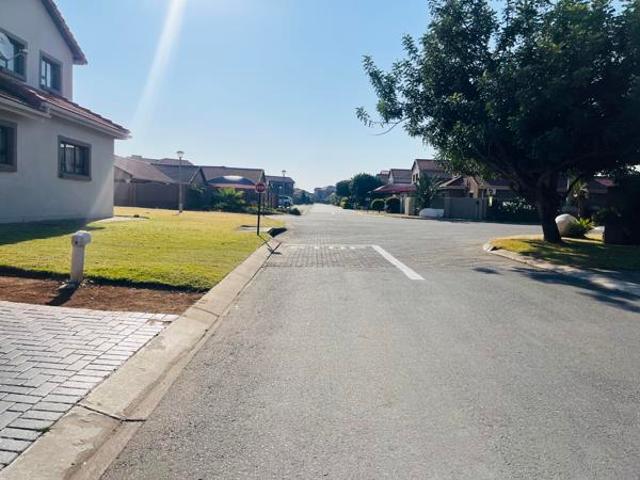 467 m² Land available in Waterkloof East