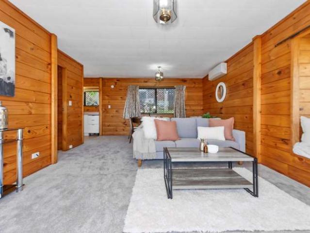 4/68 West Coast Road, Glen Eden, Waitakere City