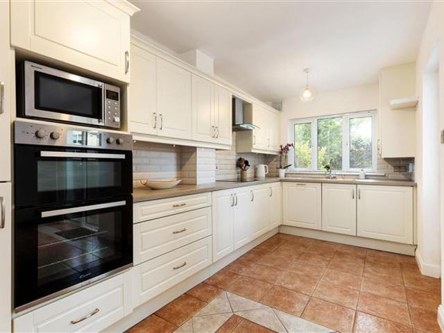 469,000 | 20 Silverwood, Finnstown Abbey, Lucan, Co. Dublin Sherry FitzGerald Lucan 5022 MyHome. Ie Residential