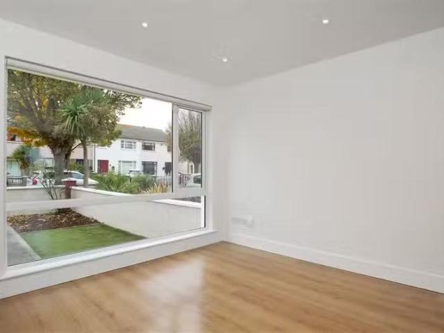 46 CARNDONAGH PARK, plus Attic Conversion, Donaghmede, Dubli.
