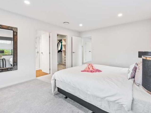 46 Marina View Drive, West Harbour, Waitakere City