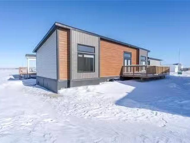46 Prairie Oaks Drive, Mitchell, MB, R5G 2X5 house for lease.