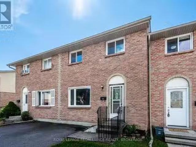 46 Rosemund Crescent, Kingston West Of Sir John A. Blvd, ON.