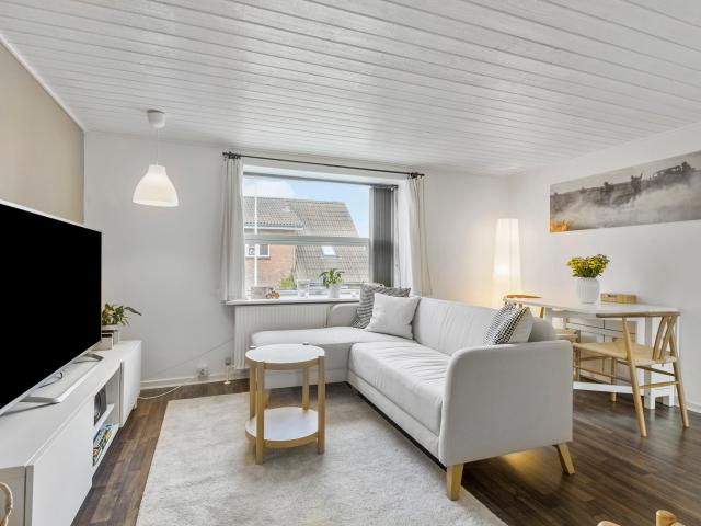 470TK0193 Lindholmsvej 41, 1 Charmerende lejlighed med skøn have centralt i Nørresundby RealMæglerne
