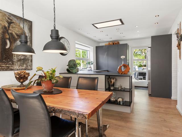 470TK0206 Frank Rygårds Vej 13 Moderniseret bungalow med 122 etagemeter i Nørresundby RealMæglerne