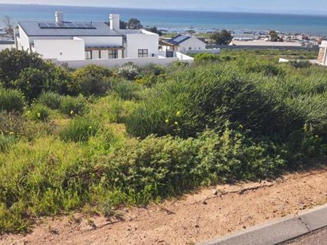 470 m² Land available in St Helena Views