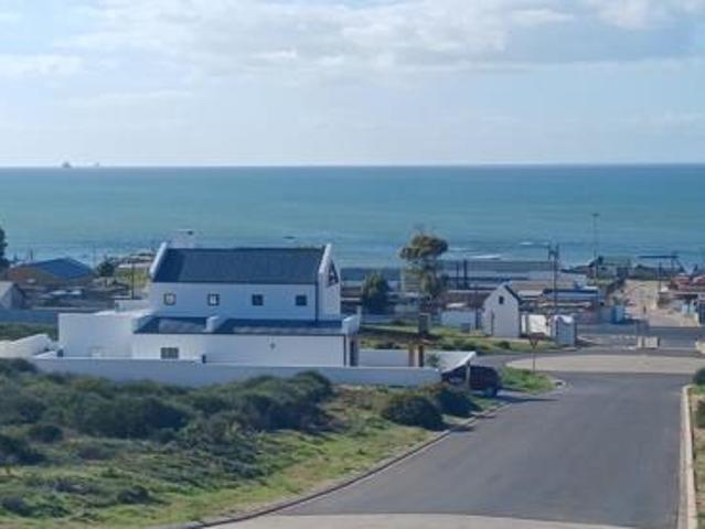 470 m² Land available in St Helena Views