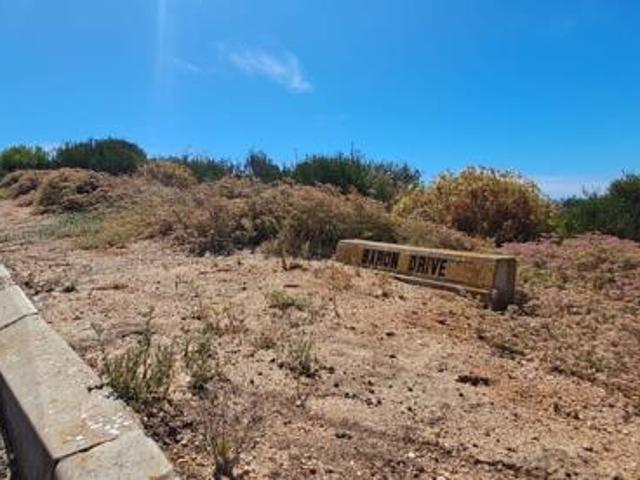 470 m² Land available in St Helena Views