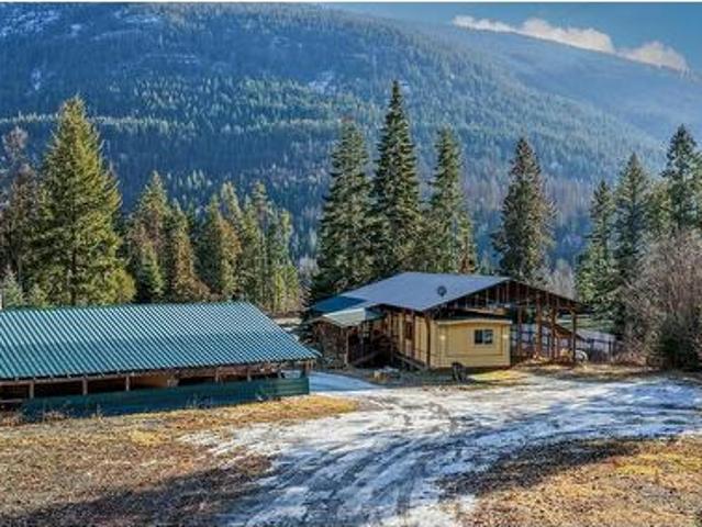 4717 Goat River North Road, Arrow Creek, BC, V0B 1G9 house for sale | Listing ID 10397 | Royal LePage
