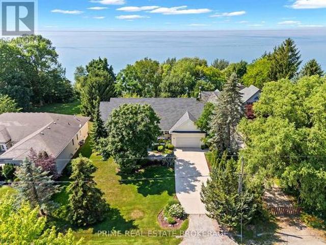 4710 Lakeside Street, Plympton Wyoming, ON, N0N 1J6 house for sale | Listing ID X13562 | Royal LePage