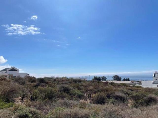 471 m² Land available in St Helena Views