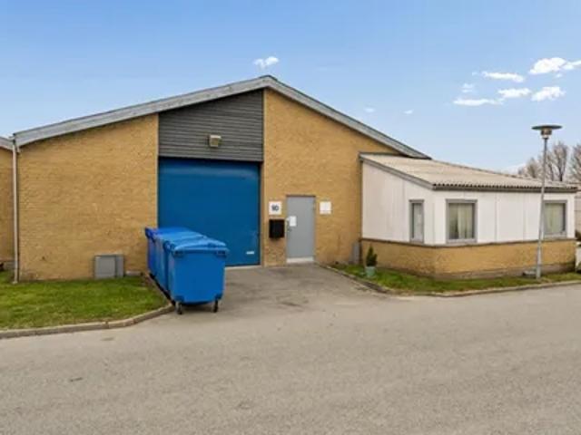 471 m² lager/kontor i større erhvervspark