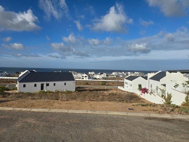472 m² Land available in Da Gama Bay