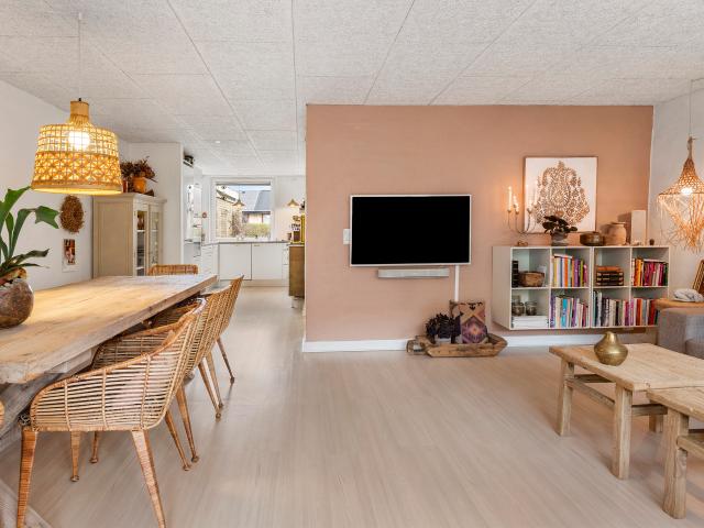 47423 Godske Lindenovs Vej 53 Hyggeligt rækkehus i Gug med fantastiske fællesarealer oplagt til børnefami RealMæglerne