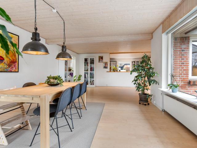 47425 Ringkøbingvej 11 Familievenlig villa med skøn udestue og dejlig have RealMæglerne