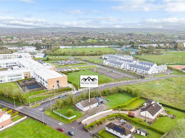 475,000 | Fernview, Ferney Road, Carrigaline, Cork Michael Pigott Auctioneer & Valuer 4987 MyHome. Ie Residential