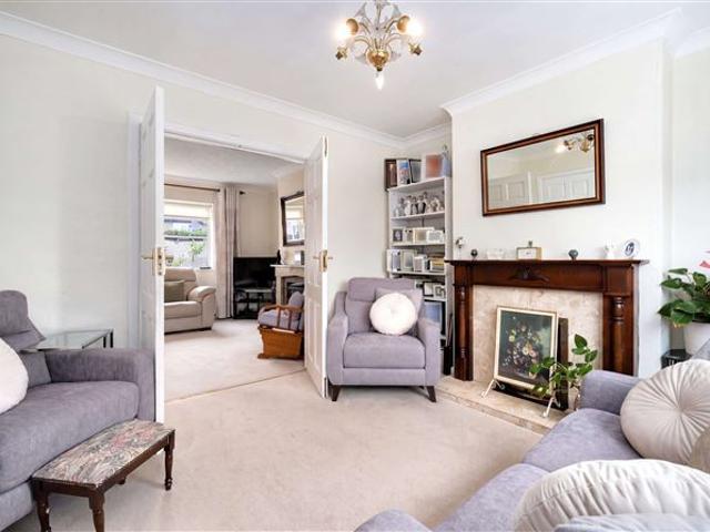 475,000 | 29 Beneavin Park, Glasnevin, Dublin 11, D11 V8Y6 Ray Cooke Auctioneers 5018 MyHome. Ie Residential