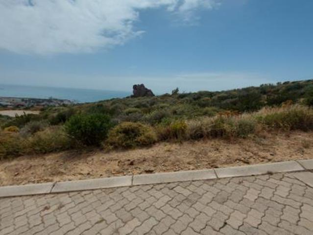 475 m² Land available in St Helena Views