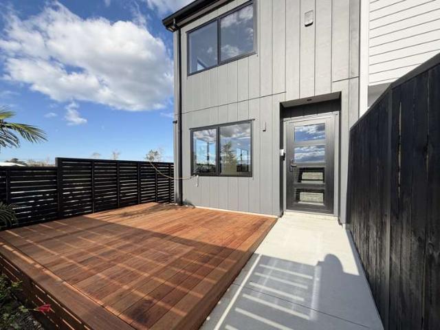 4/75 Te Taruna Drive, Milldale, Rodney