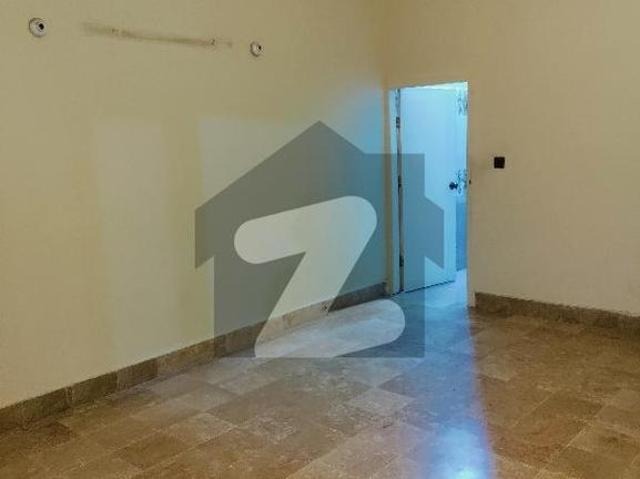 475 yards ground+1 west open 24 hours water gas electricity nearby bilal masjid nearby main road gulshan e iqbal block 4