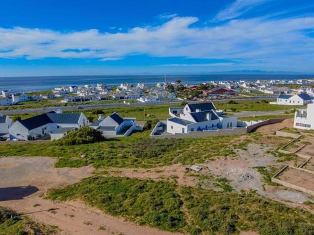 476 m² Land available in Da Gama Bay