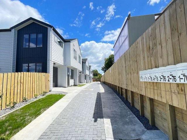 4/76 McLeod Road, Te Atatu South, Waitakere City