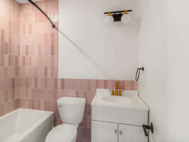 476 Rue Wilbrod Street Studio Apartment for Rent at 476 Wilbrod St, Ottawa, ON K1N 6M8 Sandy Hill