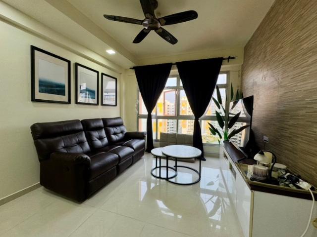 476D Choa Chu Kang Avenue 5 HDB Apartment For Sale, $628,000, 3 Bed 2 Bath 990 sqft $634.00 psf