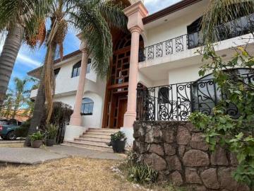 Casa en Venta, Terreno de 2000 m2, 5 Habitaciones, Cumbres del Campestre FRENTE AL TEC