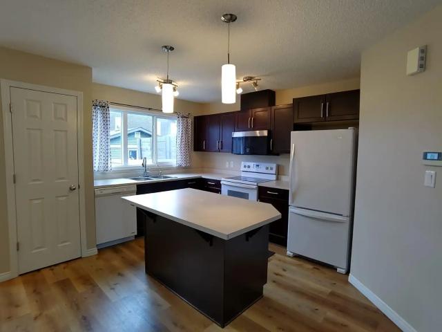 477 Orchards Blvd SW