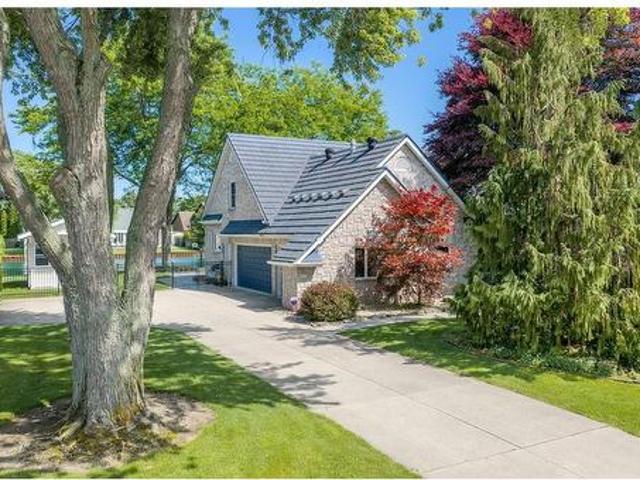 4784 Maplewood Crescent, Port Lambton, ON, N0P 2B0 house for sale | Listing ID 26014 | Royal LePage