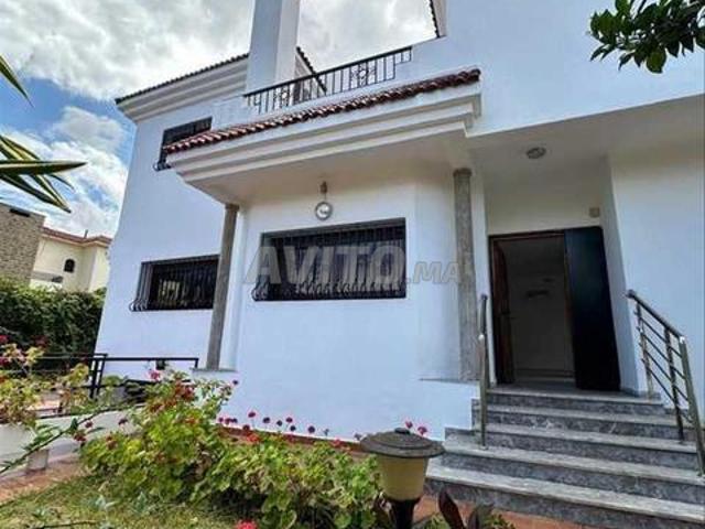 48058 Villa à louer à 28000DH à Riyad Extension