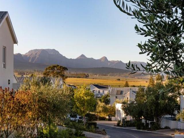 480 m² Land available in Berg En Dal