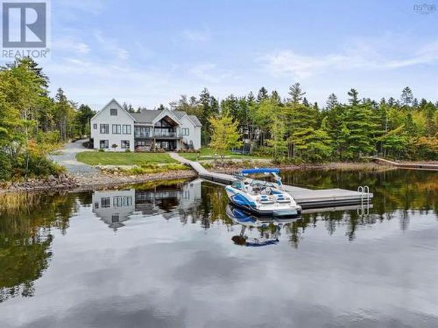 480 Mccabe Lake Drive, Middle Sackville, NS, B4E 0N6 Luxury House for sale | Listing ID 202503 | Royal LePage Carriage Trade Luxury Properties
