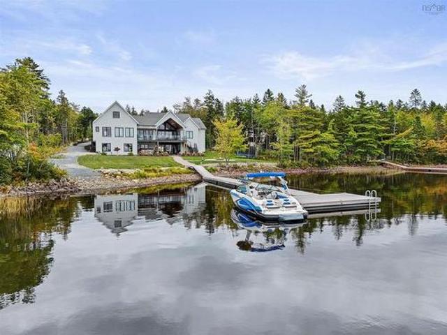 480 Mccabe Lake Drive, Middle Sackville, NS, B4E 0N6 Luxury House for sale | Listing ID 202503 | Royal LePage Carriage Trade Luxury Properties
