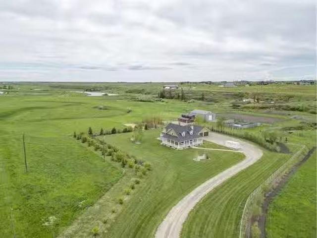 482048 Highway 783, Rural Foothills County, AB, T1V 1N1 Luxu.