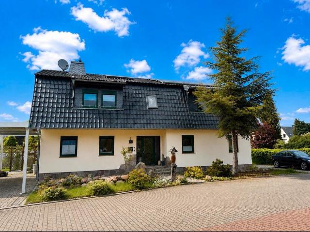 485 m² Gesamtfläche – modernes Zweifamilienhaus in Dieskau