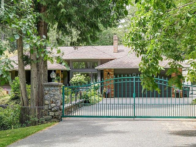 4860 Excelsior Rd Saanich, British Columbia