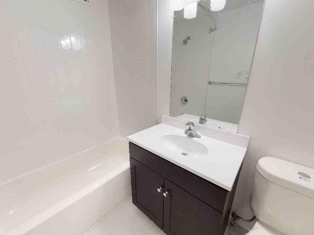 4875 Dufferin Studio Apartment for Rent at 4875 Av Dufferin, Montréal, QC H3X 2Z2 Snowdon