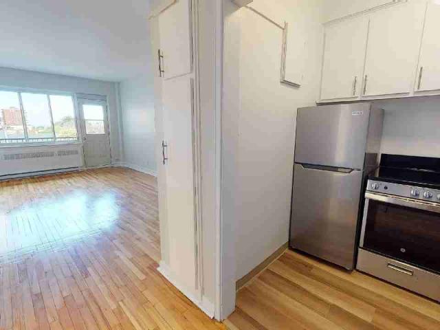 4875 Dufferin Studio Apartment for Rent at 4875 Av Dufferin, Montréal, QC H3X 2Z2 Snowdon