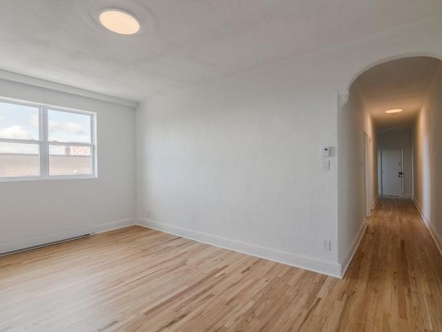 4870 Queen Mary Road 3 Bedroom Apartment for Rent at 4880 Ch Queen Mary, Montréal, QC H3W 1W9 Snowdon