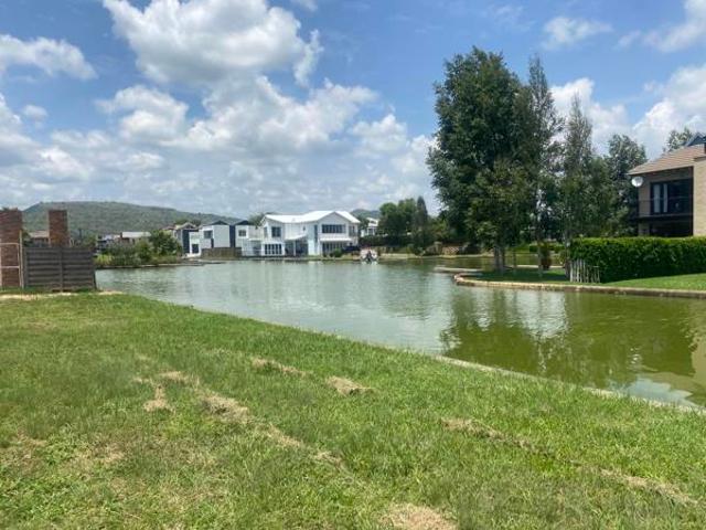 487 m² Land available in The Island Estates