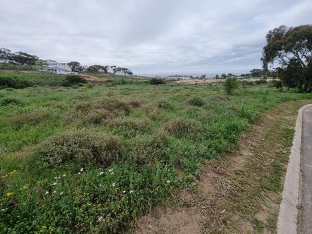 487 m² Land available in St Helena Views