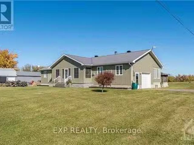 4883 2Nd Line Road, South Glengarry, ON, K0C 1Z0 house for s.
